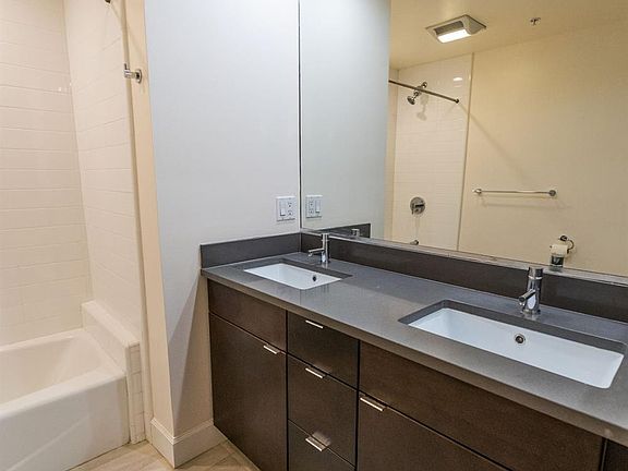 4th image of 1635 California St APT 32