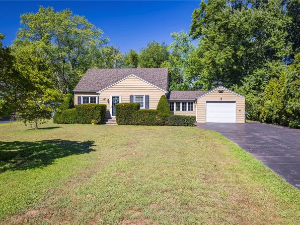 823 Chestnut Bnd, Webster, NY 14580