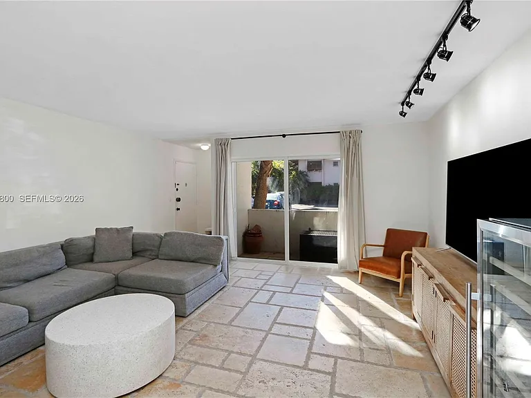 9394 SW 77th Ave #F4 — Photo 1