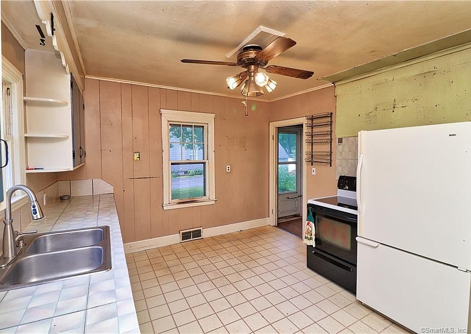 39 Treadwell Ave Thomaston, CT, 06787 Apartments for Rent Zillow