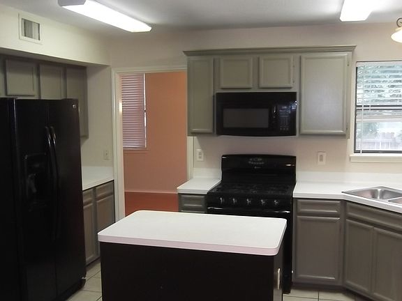 4th image of 2207 Rosemary Ln