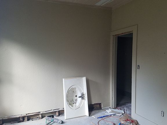 4th image of 1202 S Dewey St