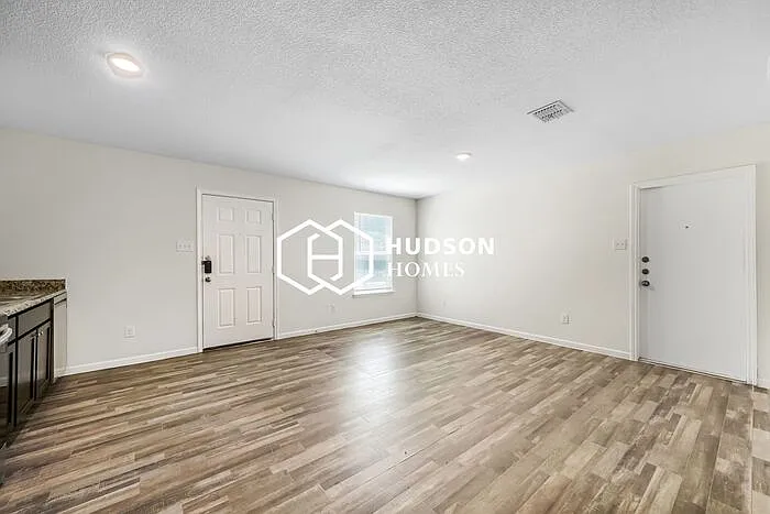 705 Henderson St #A — Photo 4