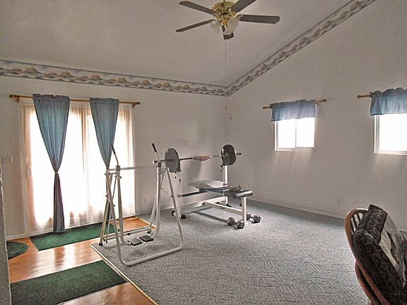 4th image of 4988 Berkshire Dr