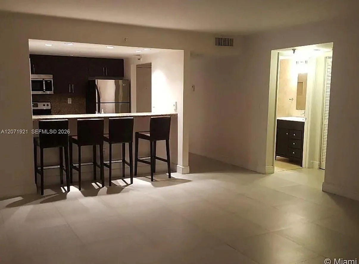 Madison Downtown Condo — Photo 1