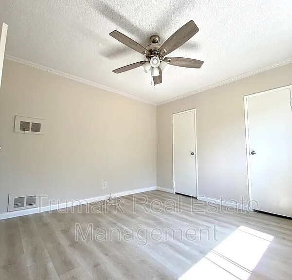 585 E Washington Blvd #35 — Photo 6