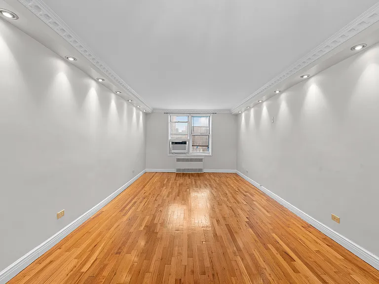 6730 Clyde St #5B — Photo 9