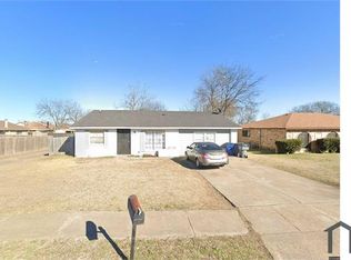2746 Town North Dr, Lancaster, TX 75134