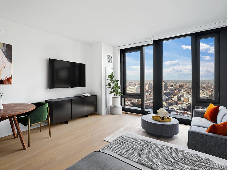 1st image of 18 6th Ave APT 2501
