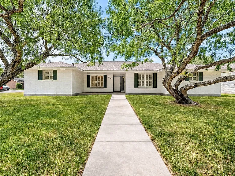 630 Bradshaw Dr — Photo 1