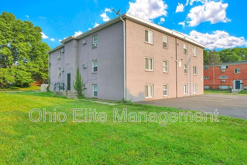 2 bed, 1.0 bath, $900 — Photo 3