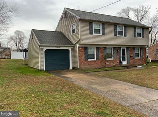 28 Longwood Dr, Stratford, NJ 08084