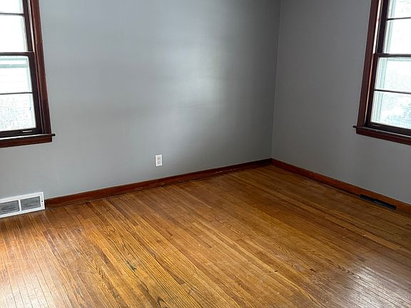 5th image of 2610 Walnut Ave Unit 1