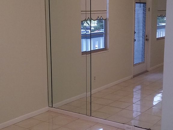5th image of 2040 Harwood Dr #D