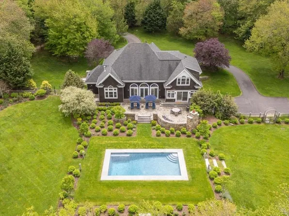 151 Land N Sea Dr, South Kingstown, RI 02879