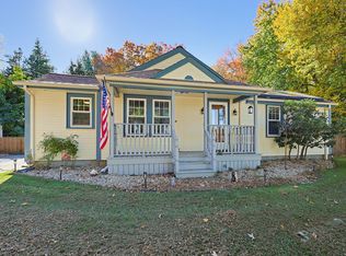 11 Lawton St, Acushnet, MA 02743