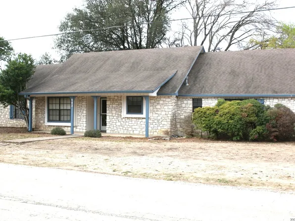 802 Athens, Castroville, TX 78009