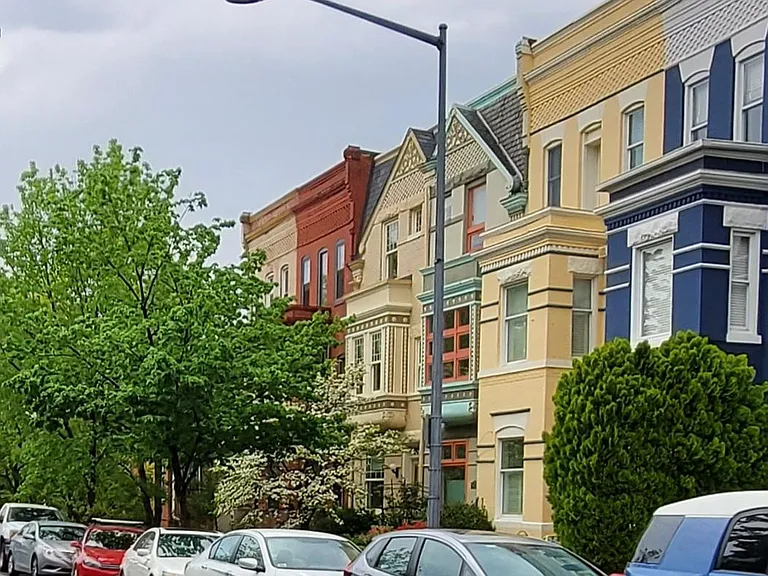 650 4th St NE #3 — Photo 1