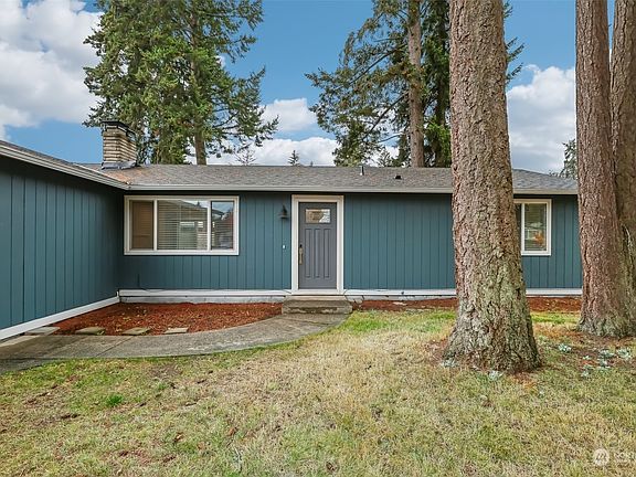 3rd image of 19305 Crescent Drive E