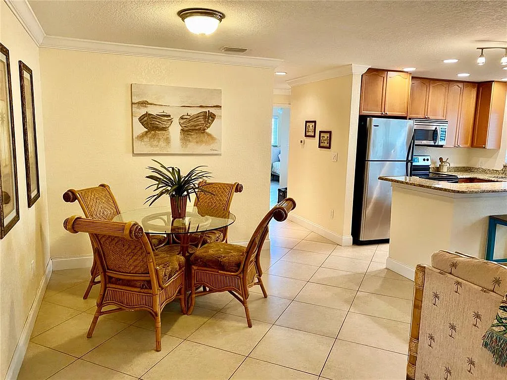 2 bed, 2.0 bath, 830 sqft, $1,995 — Photo 4