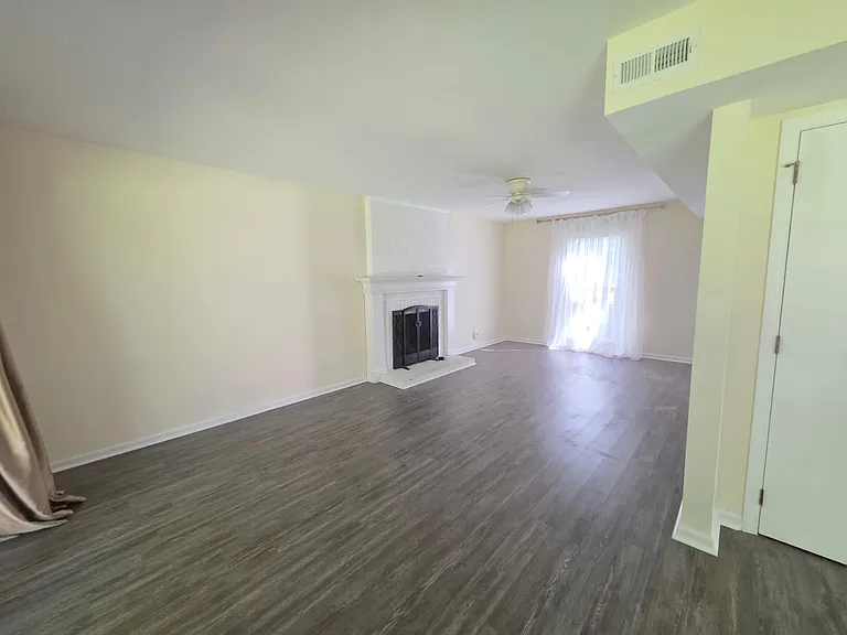 11702 Fernhurst Ln — Photo 5