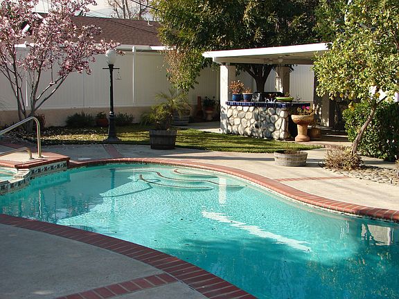 SPARKLING POOL
