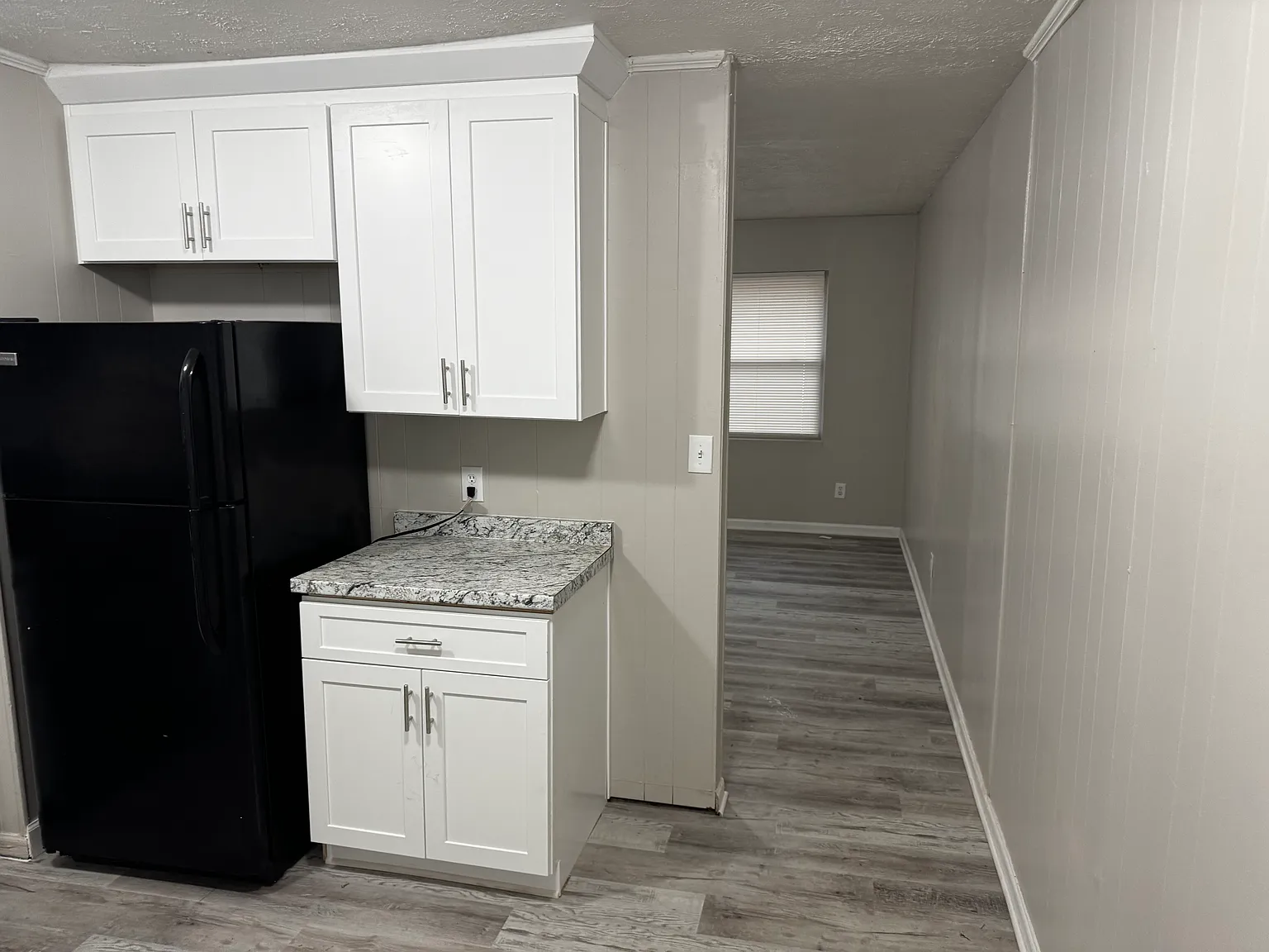 665 Aubrey Dr — Photo 2