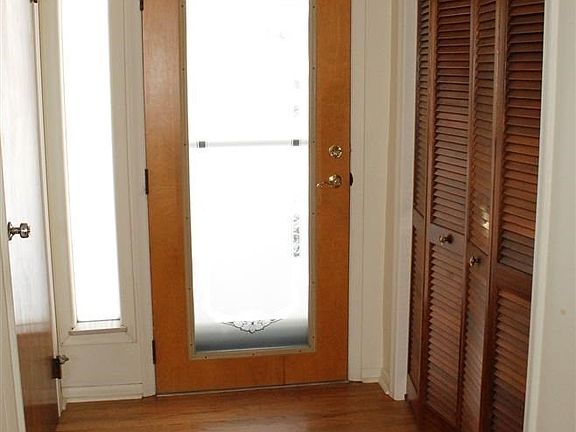 4th image of 557 W River St