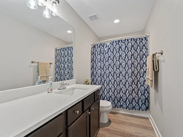 900 Kinney Cir NE — Photo 4