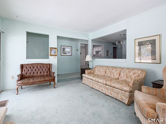 4th image of 7 Maple Lane #7