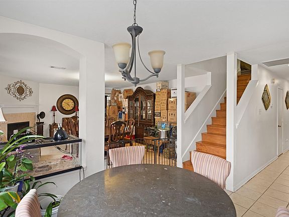 5th image of 2514 Raintree Village Dr