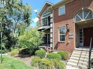 141 W Oakbrook Dr, Ann Arbor, MI 48103