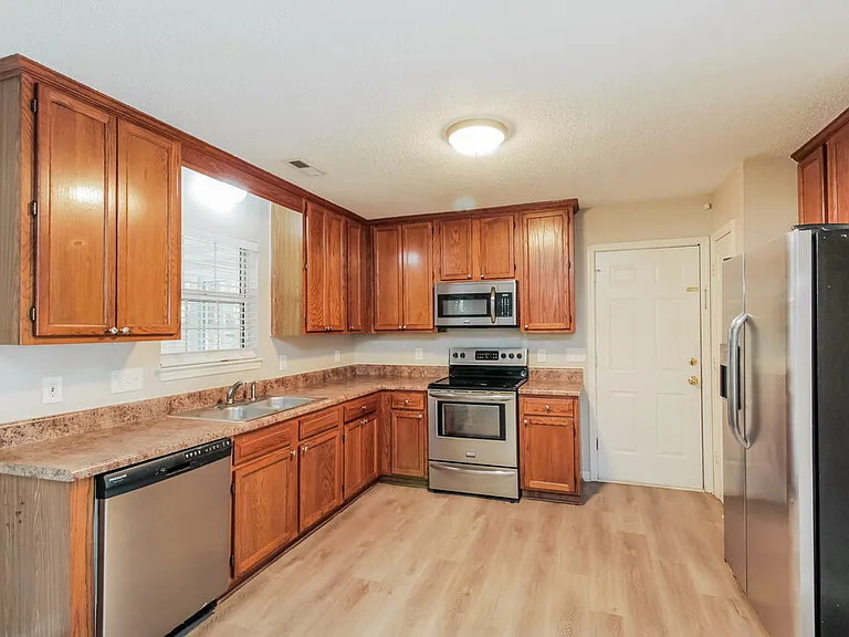 8433 Woodford Bridge Dr — Photo 8