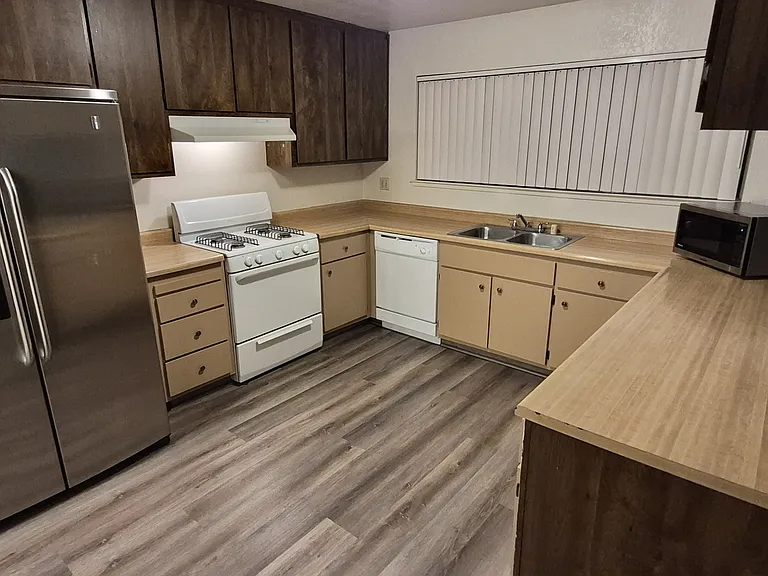 9458 Roseburg Ct — Photo 3