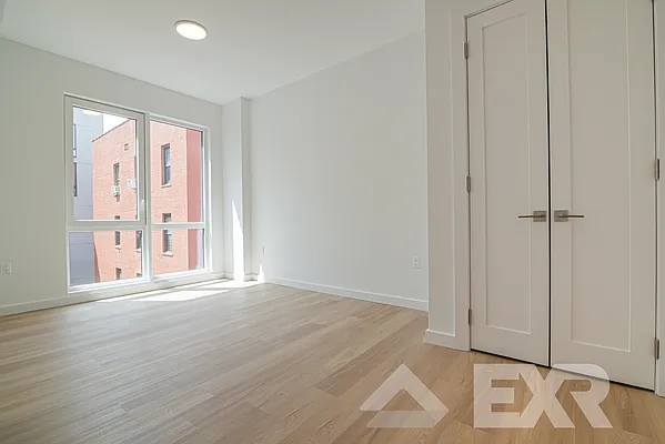 Rented by EXR | media 4