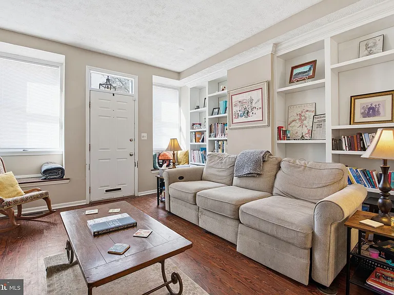 116 W Clement St — Photo 4