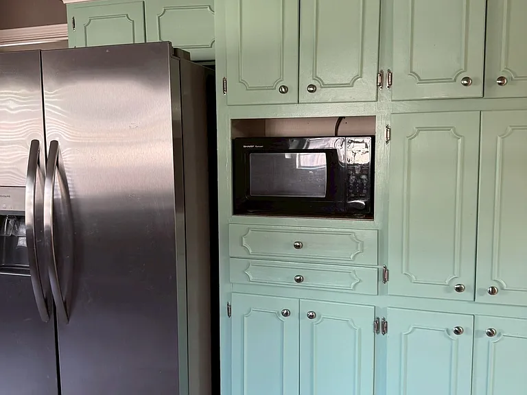 __ Refrigerator
"Brand-new stainless steel refrigerator _ clean, energy-efficient, and spacious for all your groceries."