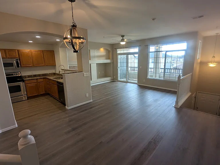 452 Black Feather Loop — Photo 9