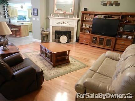Living/Dining w/ Recessed Lighting