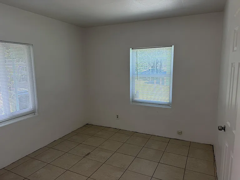 1444 NW 4th St — Photo 9