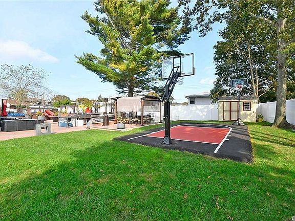 3rd image of 31 Joan Ln
