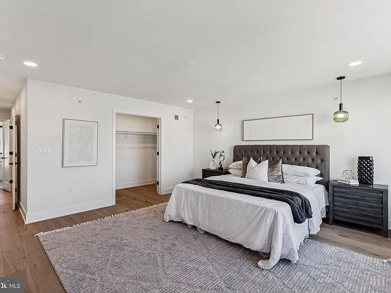 739 N Capitol St — Photo 3