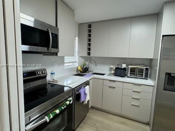 8900 Washington Blvd APT 304A, Pembroke Pines, FL 33025