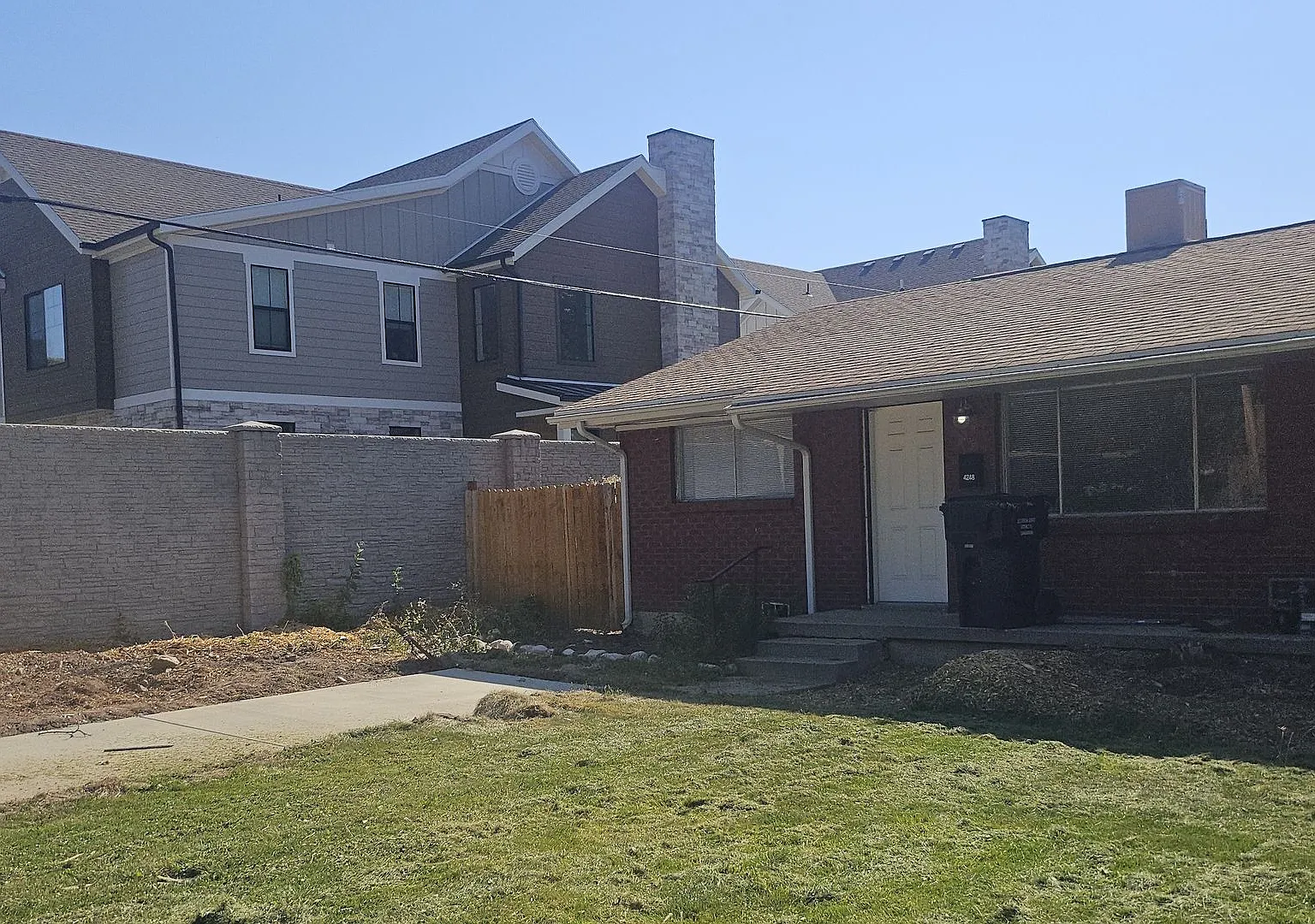 Charming 2 Bed Unit in Peaceful, Quiet Millcreek!! — Photo 2