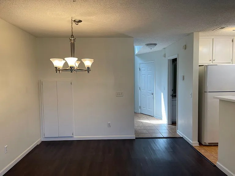 118 W Briar Dr — Photo 9