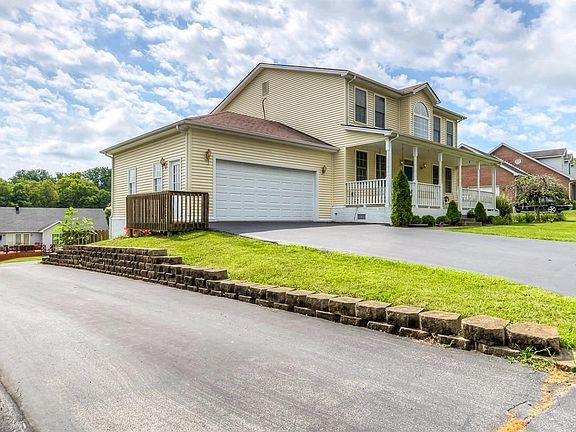 3rd image of 328 Missionary Ln