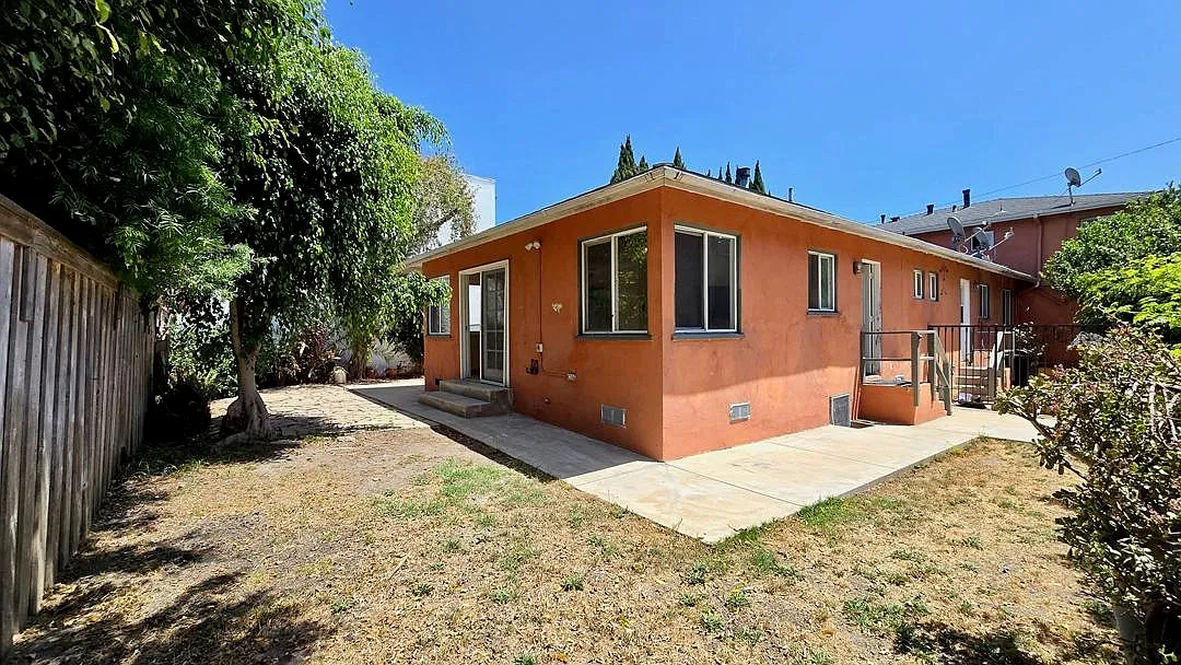 1 bed, 1.0 bath, $2,500 — Photo 1