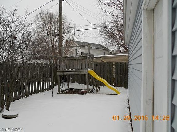 4th image of 8015 Pinegrove Ave