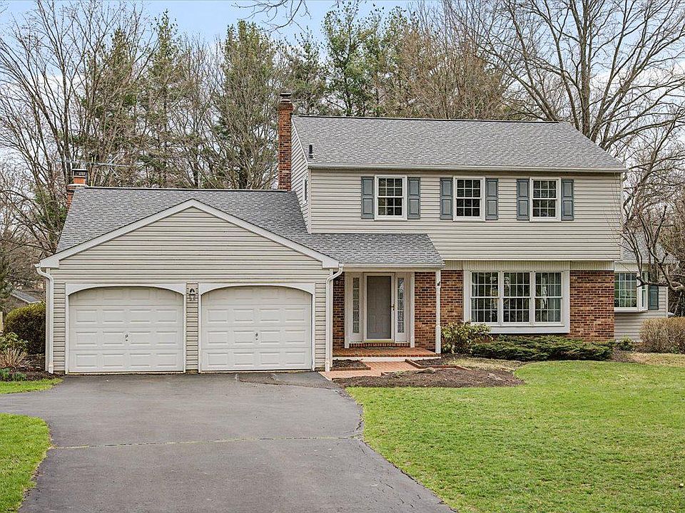 1st image of 4 Brookdale Dr