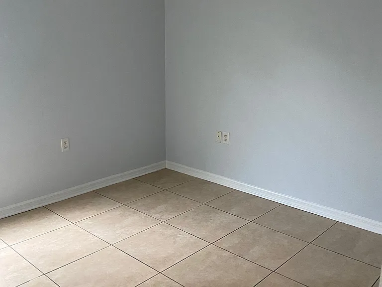 212 S Holmes Blvd — Photo 5